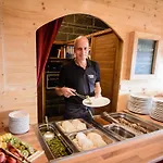 Goldhuebel Otel