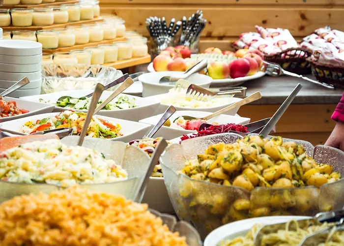 Goldhuebel Отель Нойхаузен